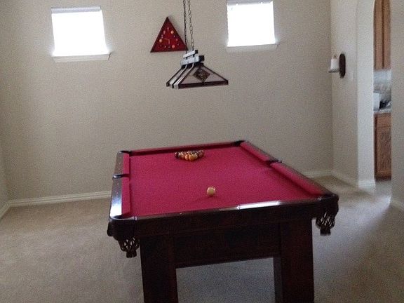 4th image of 1004 Surrey Dr