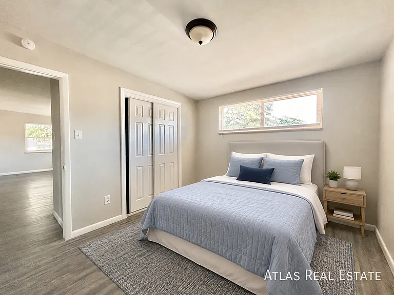 4425 N Elizabeth St — Photo 6