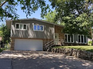 911 Longview Rd, Missouri Valley, IA 51555