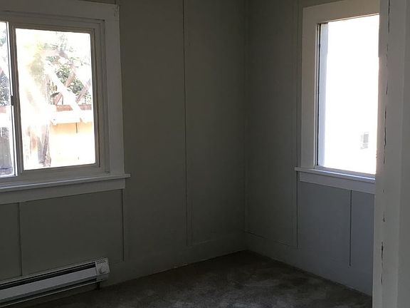 5th image of 2618 Oakes Ave