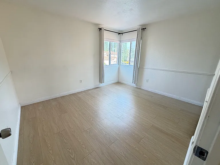 16139 Firestone Ln — Photo 18
