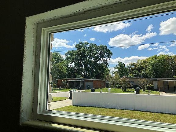 4th image of 5211 Montague Pl