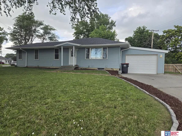 240 S 19th St, Beatrice, NE 68310