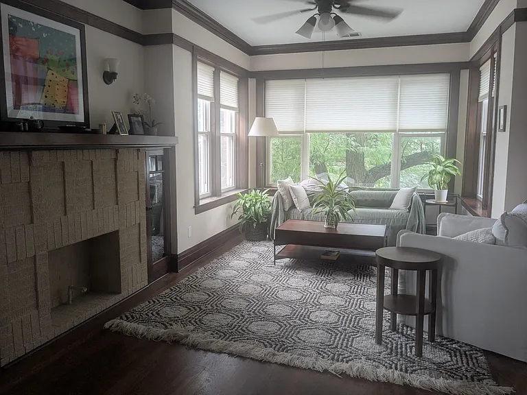 2815 N Sacramento Ave #2 — Photo 2