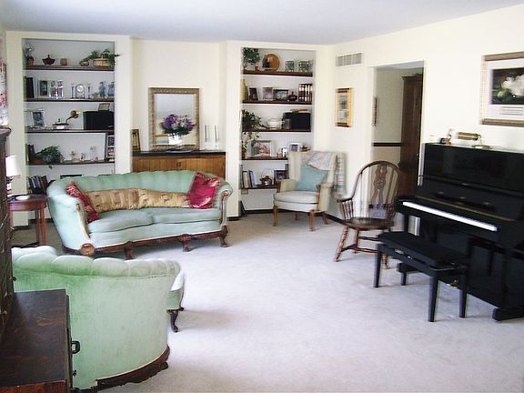 2nd image of 6N870 Brierwood Dr