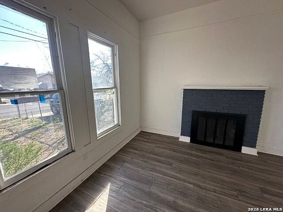 4th image of 451 E Mitchell St