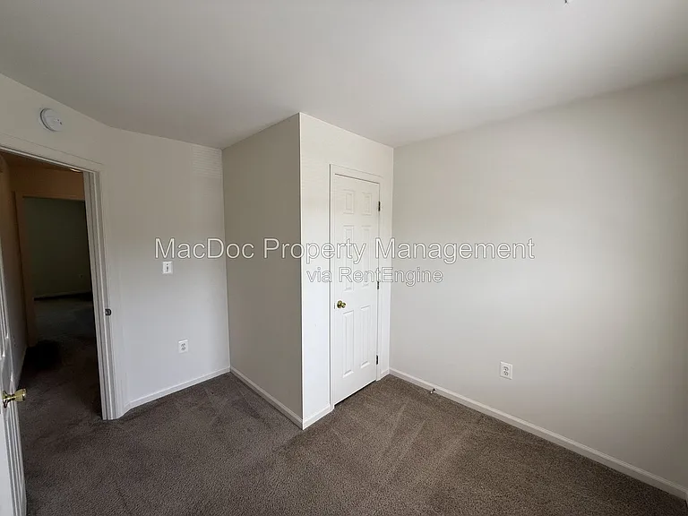 219 Merrill Ct — Photo 31