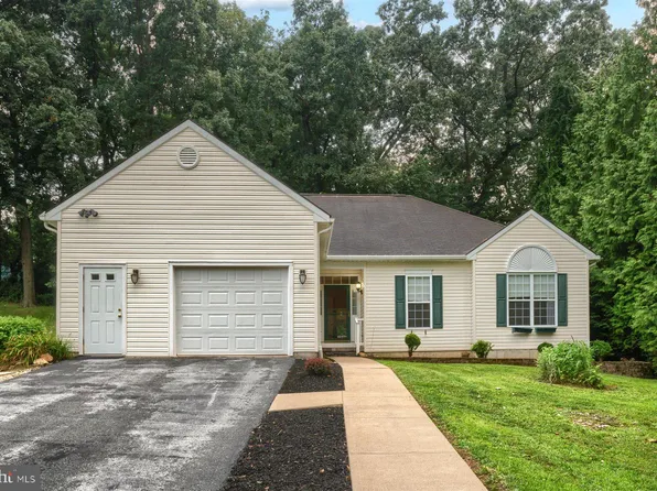 717 Exeter Dr, Oxford, PA 19363