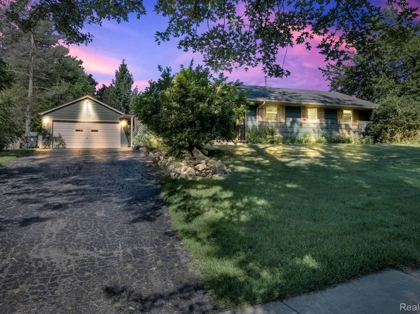 812 Markdale St, Lake Orion, MI 48362