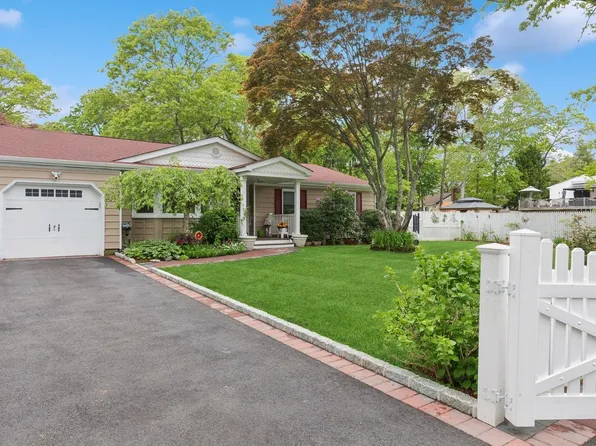 22 Ridge Road, Shirley, NY 11967