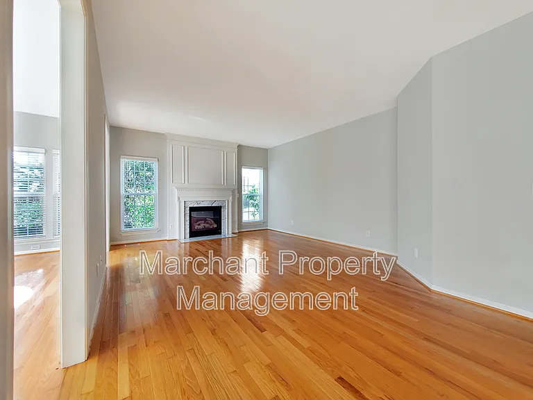 15 Silverthorn Ct — Photo 16