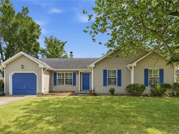1301 Pinecroft Ln, Chesapeake, VA 23323