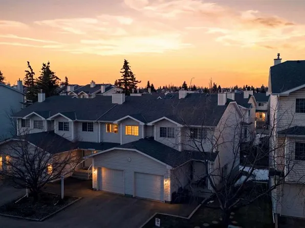 310 S Hawkstone Mnr NW, Calgary, AB T3G 3X2
