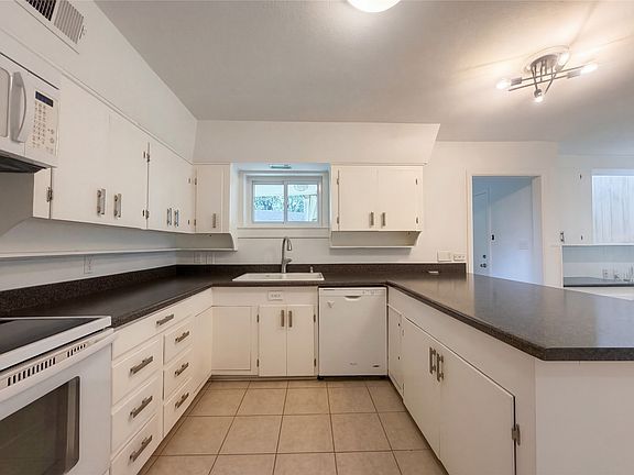 2nd image of 509 Robinhood Dr