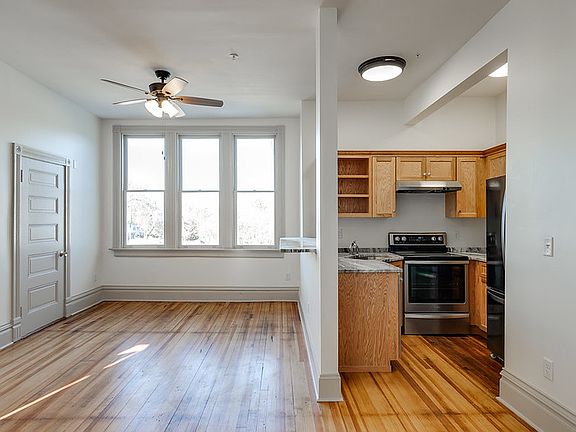 3rd image of 2112 Monteiro Ave #303