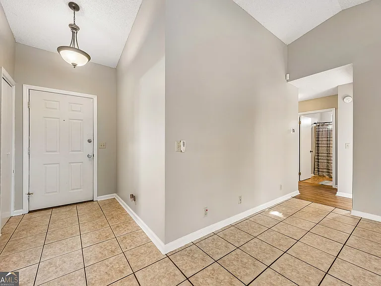 132 Woodvalley Dr — Photo 8