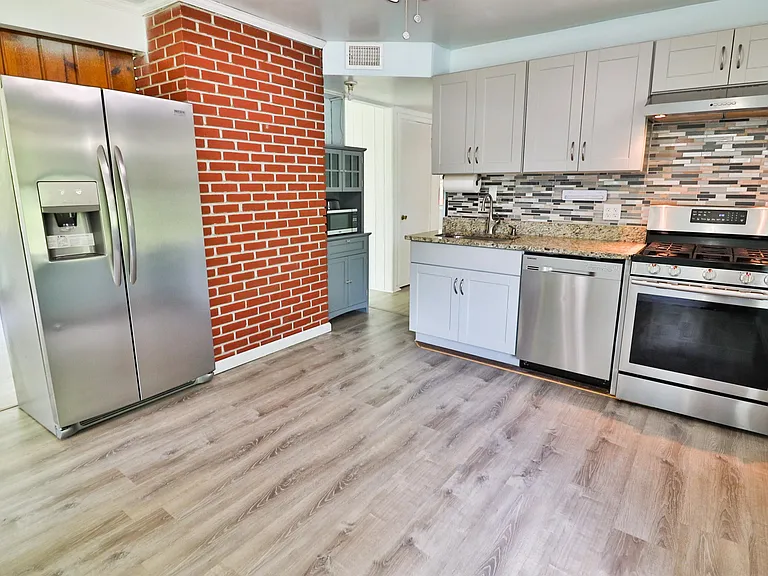 13002 Atlantic Ave — Photo 8