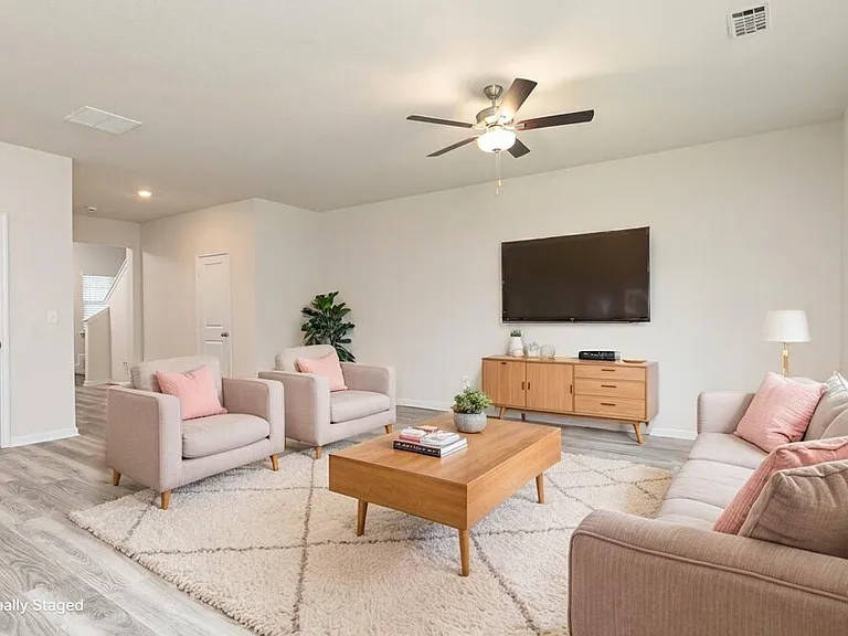 723 Berkeley Dr — Photo 9