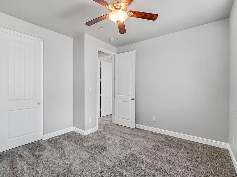 1683 N Ryan Ave — Photo 23