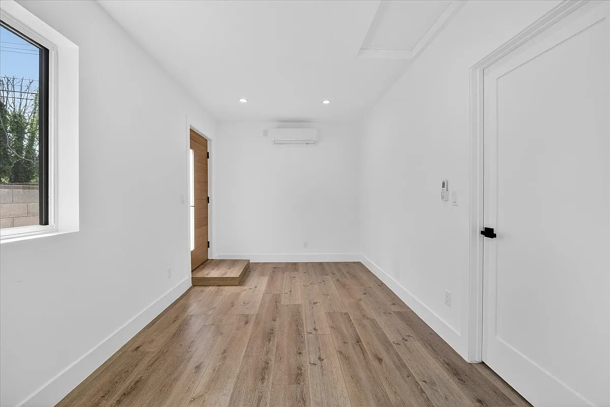1 bed, 450 sqft, $2,145 — Photo 3