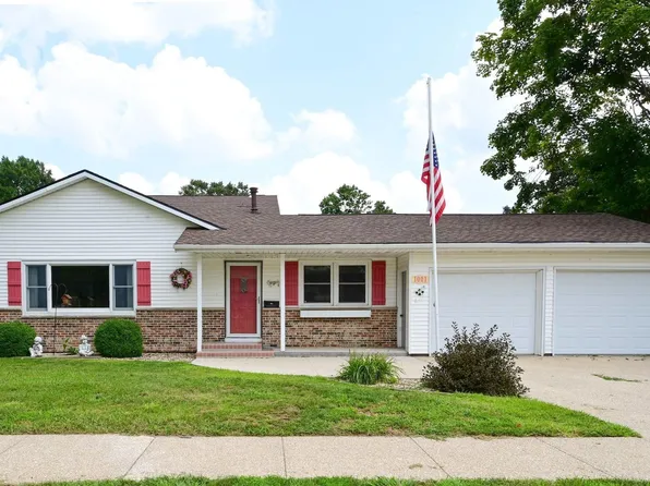 1001 Gales Ave, Manchester, IA 52057