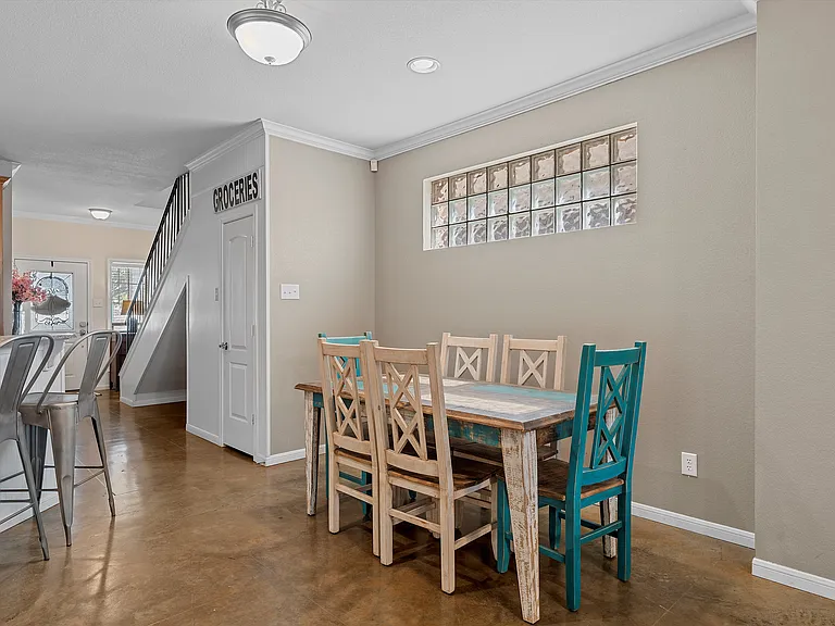 2823 Savannah Ct — Photo 6