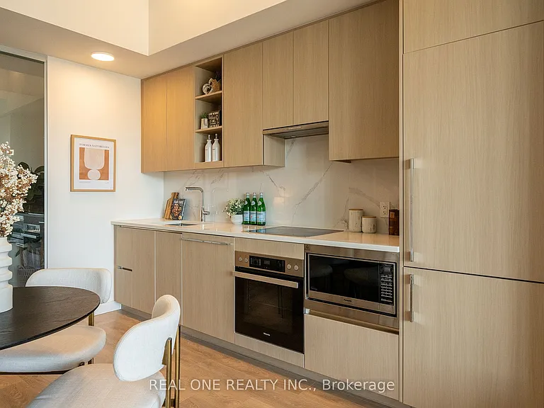 25 McMahon Dr #503 — Photo 4