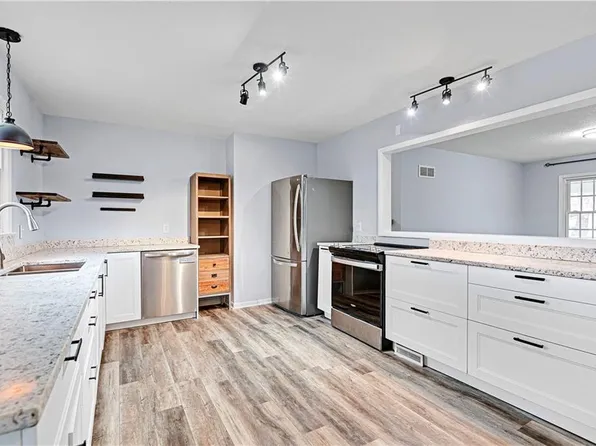 606 W Hale St, Spring Hill, KS 66083