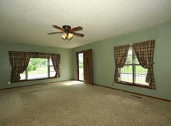 5th image of 1348 E Lincoln Ave