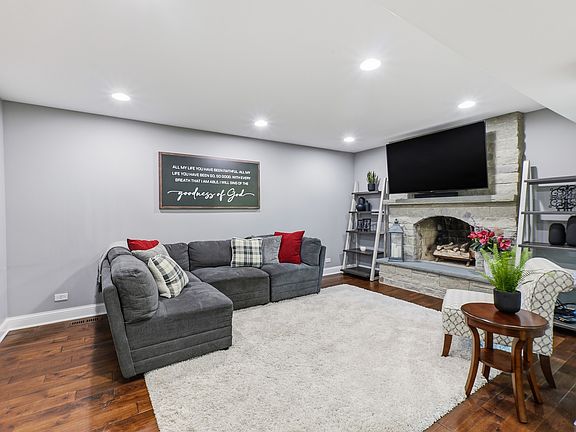5th image of 1492 Circle Ct