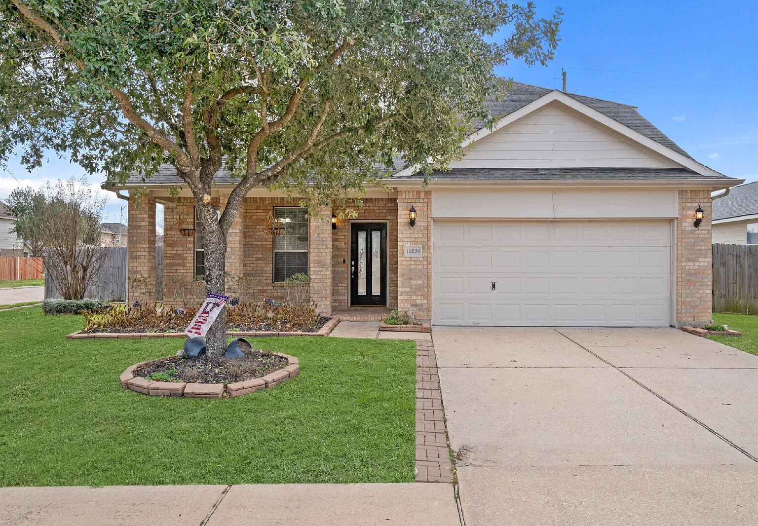 4 bed, 2.0 bath, 2649 sqft, $2,495 — Photo 1