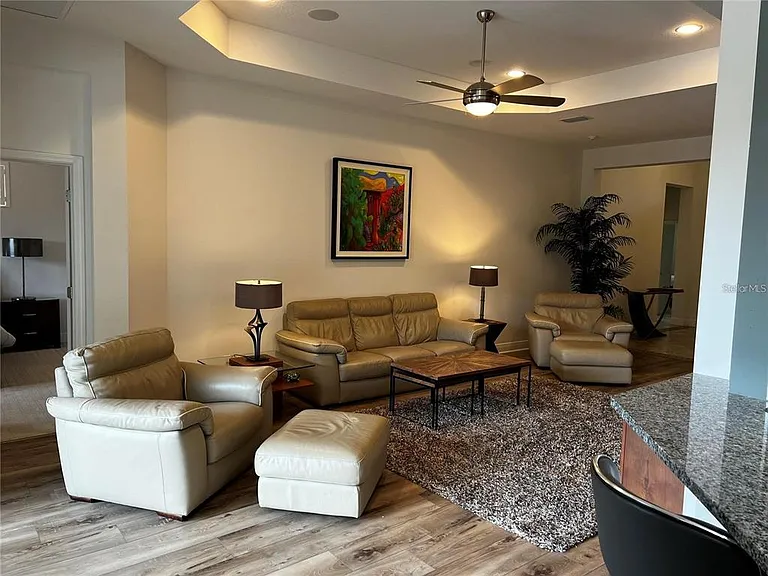 12051 Thornhill Ct — Photo 11