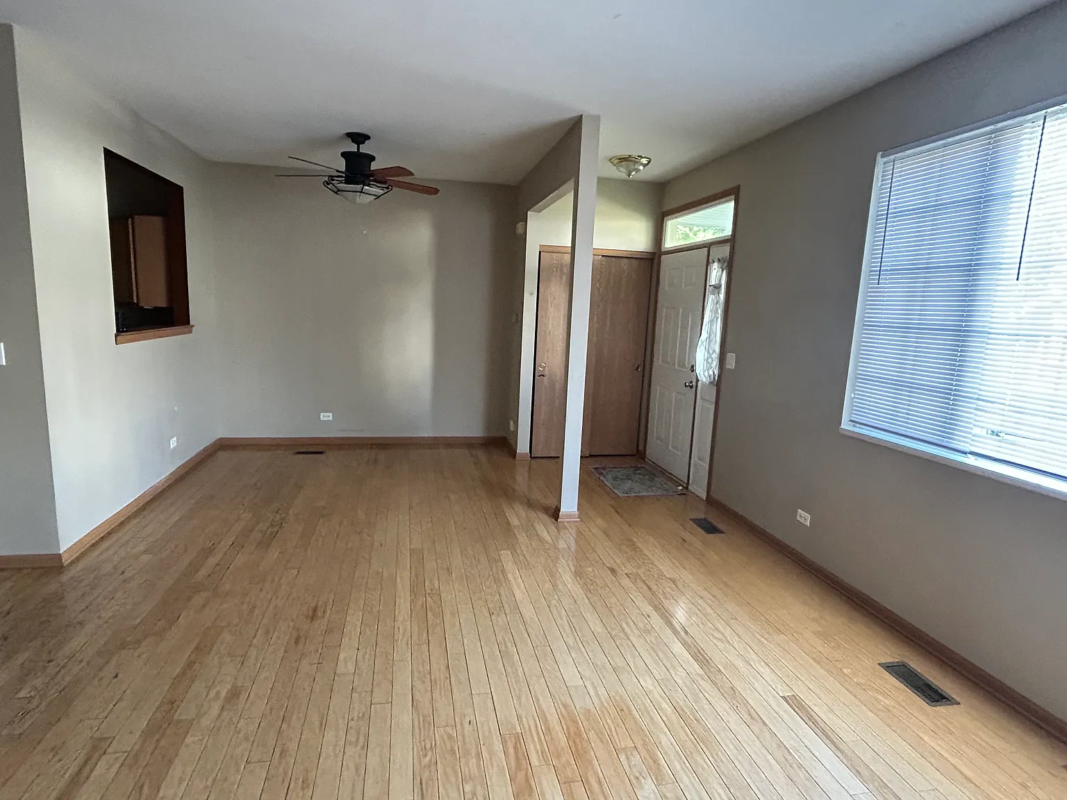 2 bed, 1.5 bath, 1196 sqft, $2,000 — Photo 2