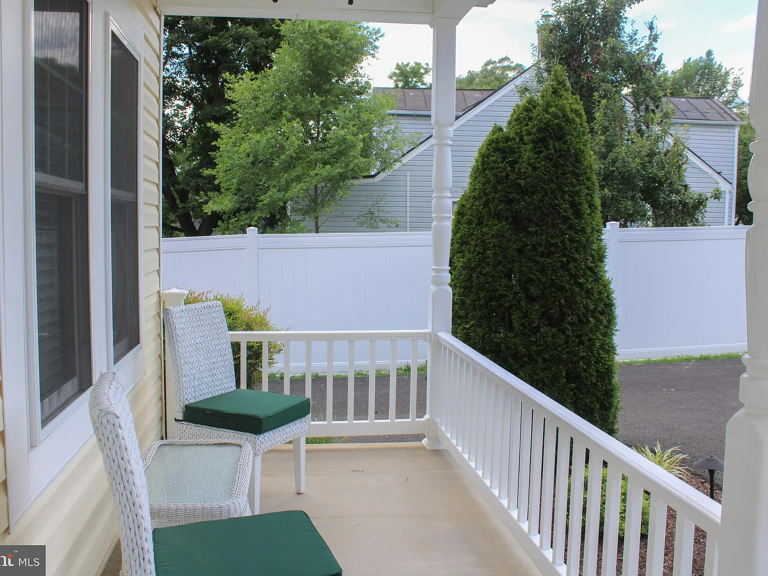 3 bed, 1064 sqft, $1,950 — Photo 3