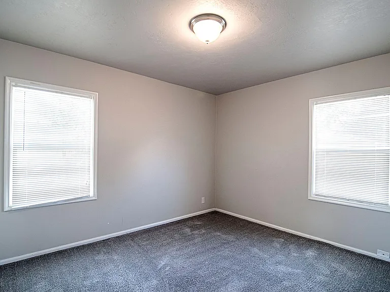 1549 E Westminster Ave — Photo 12