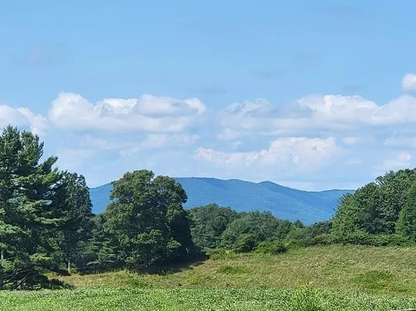 813 Porterfield Rd, Woodlawn, VA 24381