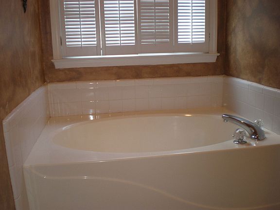 Garden Tub in Master 