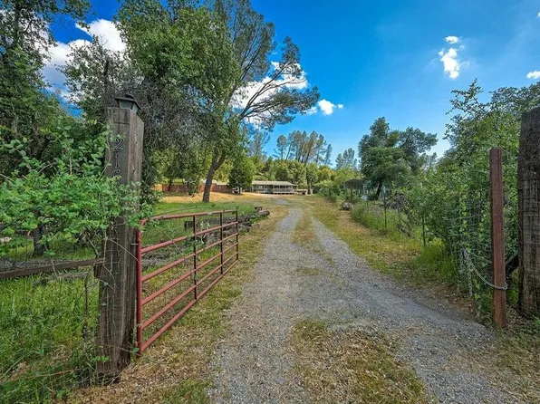 21657 Elk Trl W, Redding, CA 96003