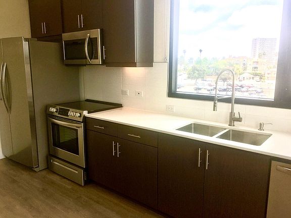 3rd image of 1445 Washington St #404