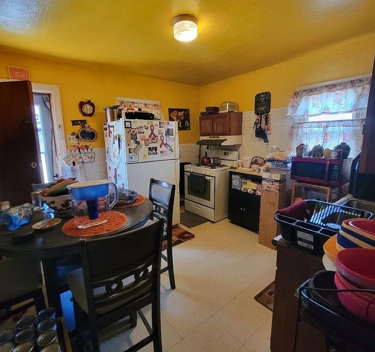 2nd image of 7001 Lexington Ave