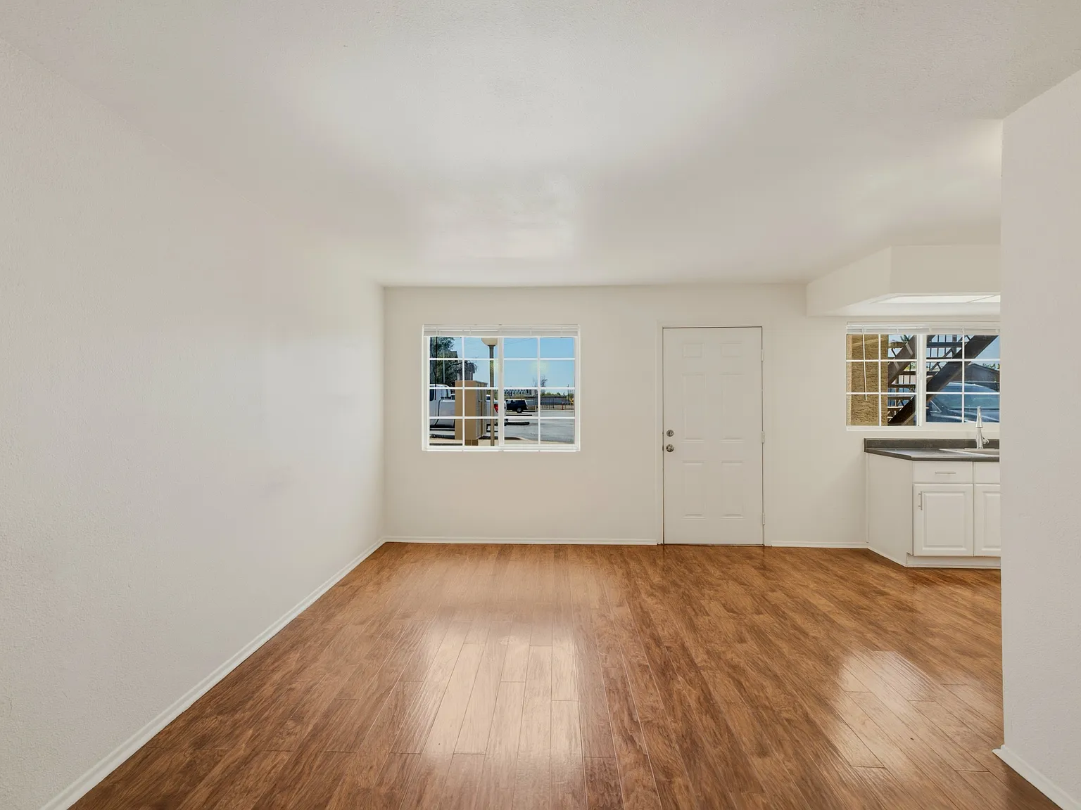 2 bed, 705 sqft, $1,195 — Photo 3