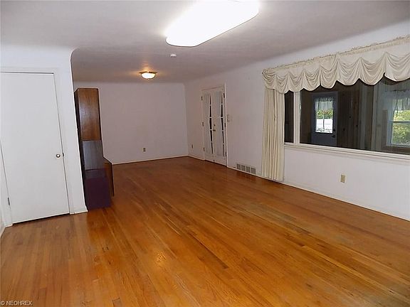 5th image of 4947 Clearview Dr