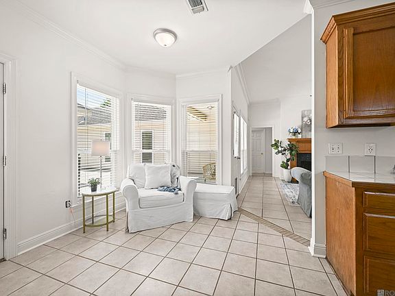 5th image of 10526 Springbrook Ave