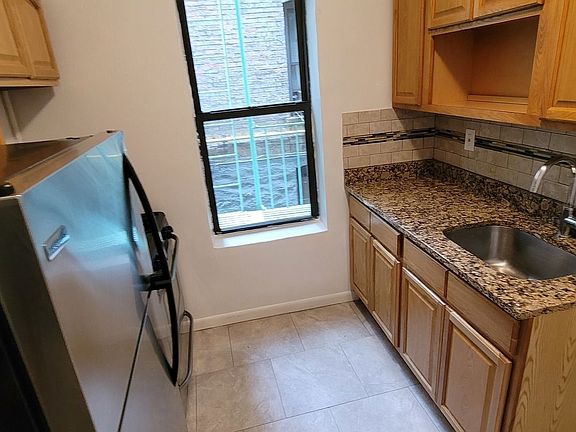 3rd image of 125 Sherman Ave #4