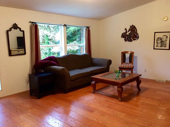 3rd image of 370 N Vista Ter
