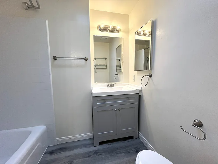1706 Granville Ave #8B — Photo 21