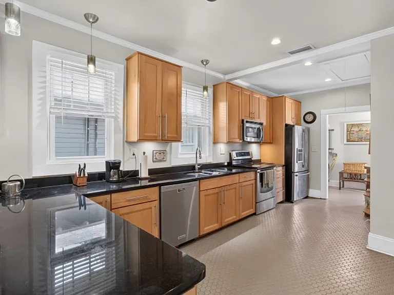 1555 Belmonte Ave — Photo 17