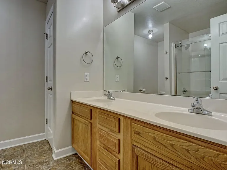 202 Bridgewood Dr — Photo 16
