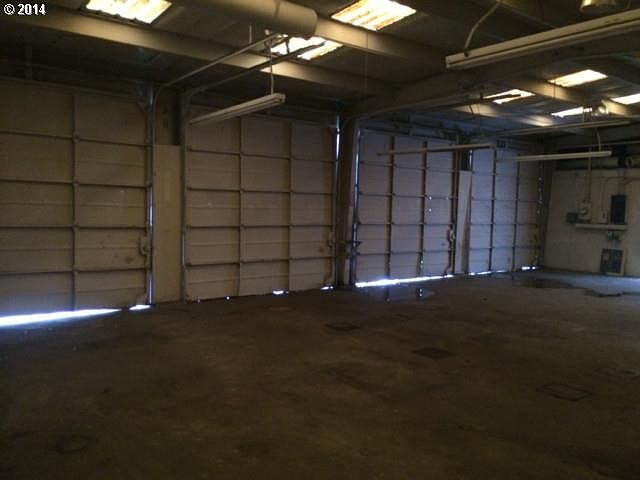 2nd image of 234 NE Bogard St