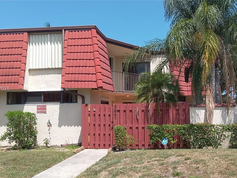 3841 Victoria Dr #14D — Photo 1